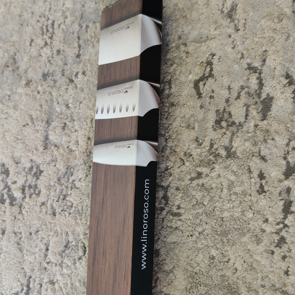 Magnetic knife strip